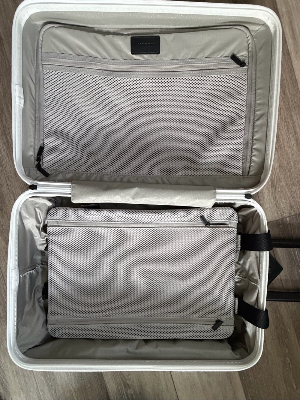 Beautiful Monos White Terrazzo-Print Carry-On Pro Plus Suitcase!! - Picture 15 of 16